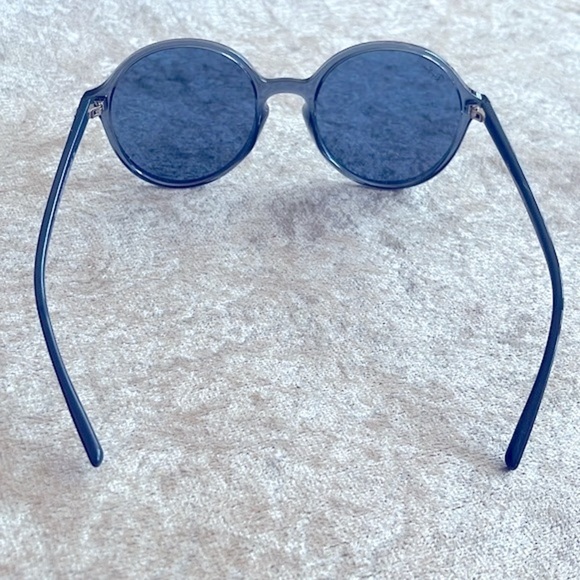 NWOT Ray-Ban Retro 60s Round Frames Translucent Blue Sunglasses display picture 3